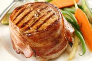 Μενταγιόν χοιρινού με μουστάρδα ντιζόν και λωρίδες λαχανικών